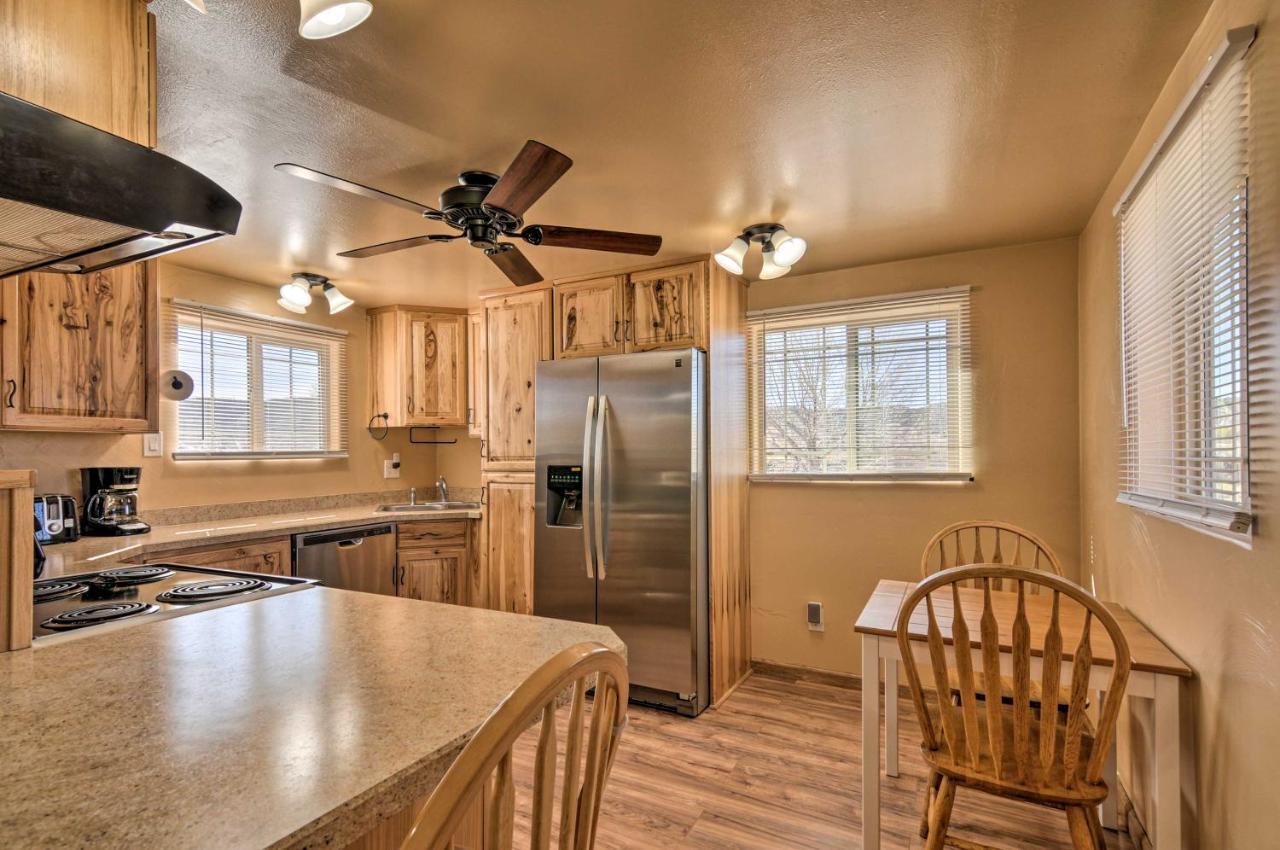 Cozy Home With Canyon Views 2 Mi To Grand Staircase Henrieville Extérieur photo